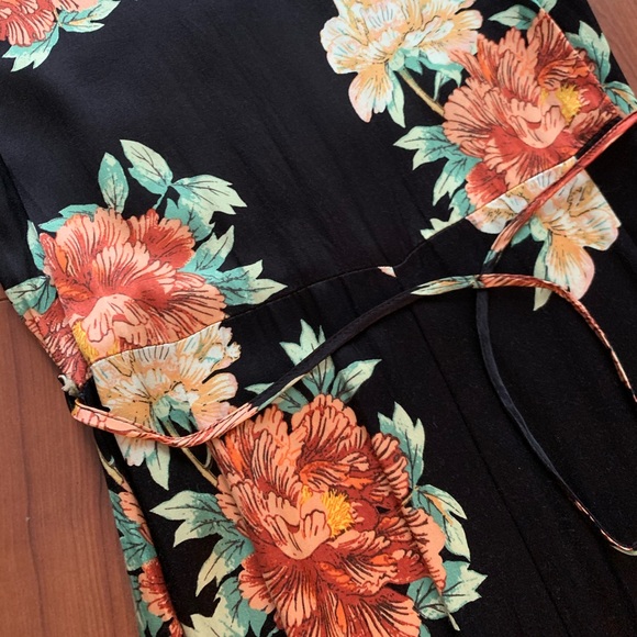 TOPSHOP Floral Cold Shoulder Jumpsuit - Picture 9 of 10